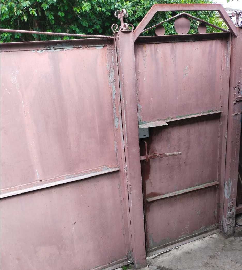 Продам ворота розпашні металеві + хвіртка (калітка) + 3 стовпчика