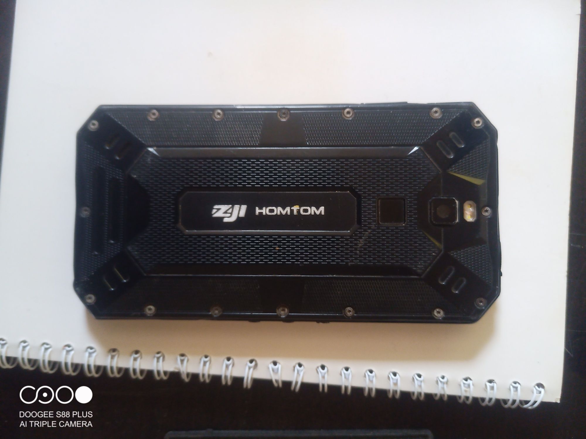 Продам телефон zji homtom8