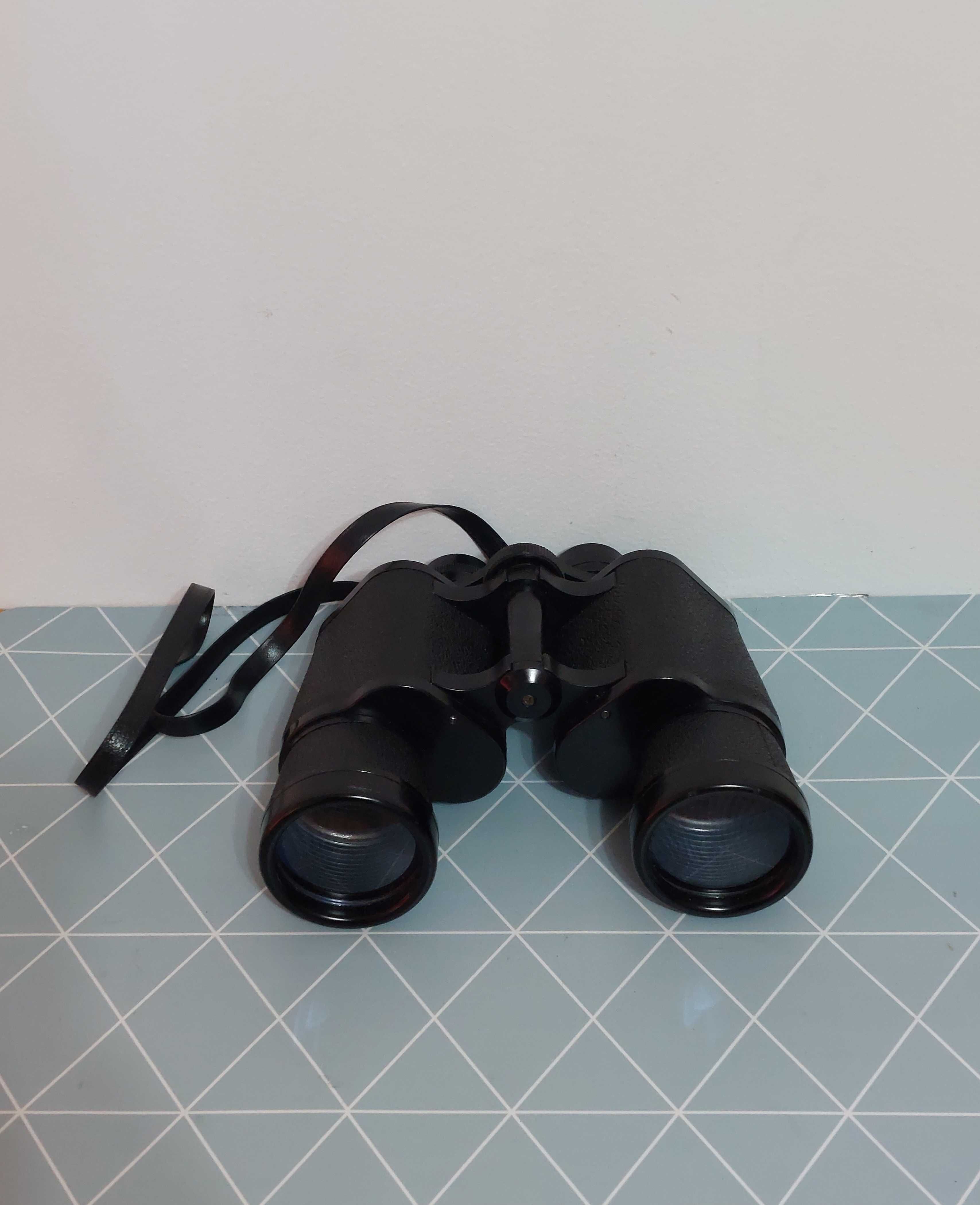 Binóculo da marca Regente 10 X 50 5.3°