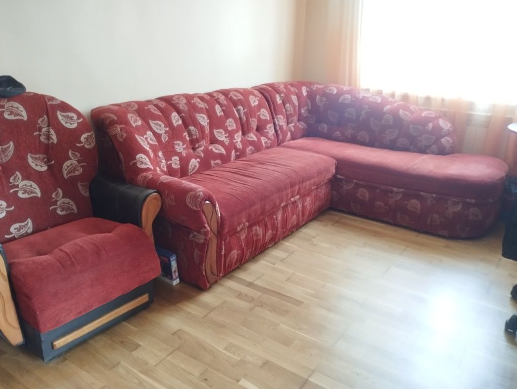 Продам м'який куток і два крісла