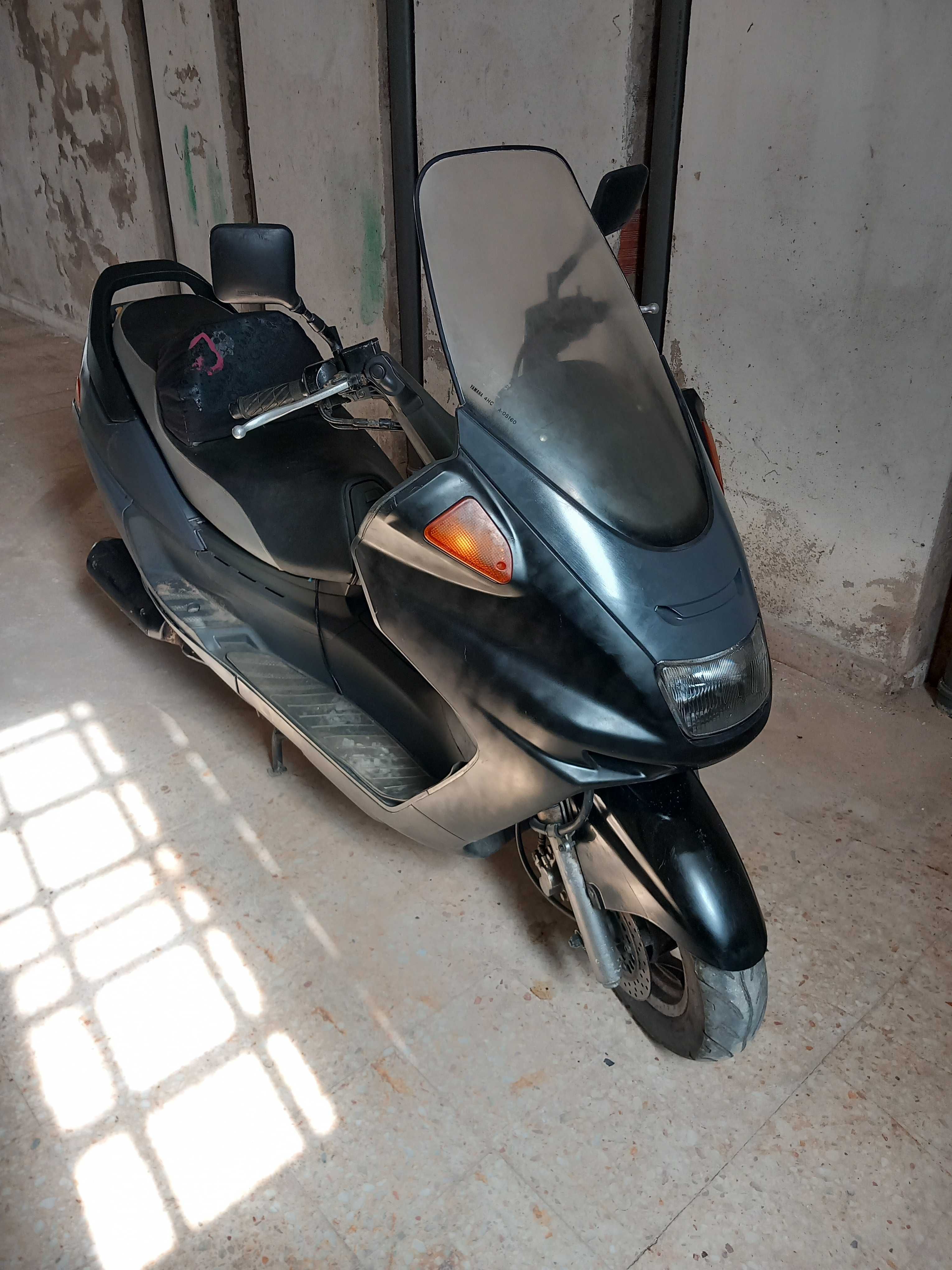 Scooter yamaha majestic 250cc, com documentos e a andar