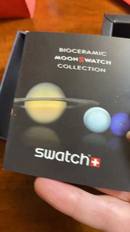 Omega x Swatch SO33A100 – Metaliczny Design Merkurego