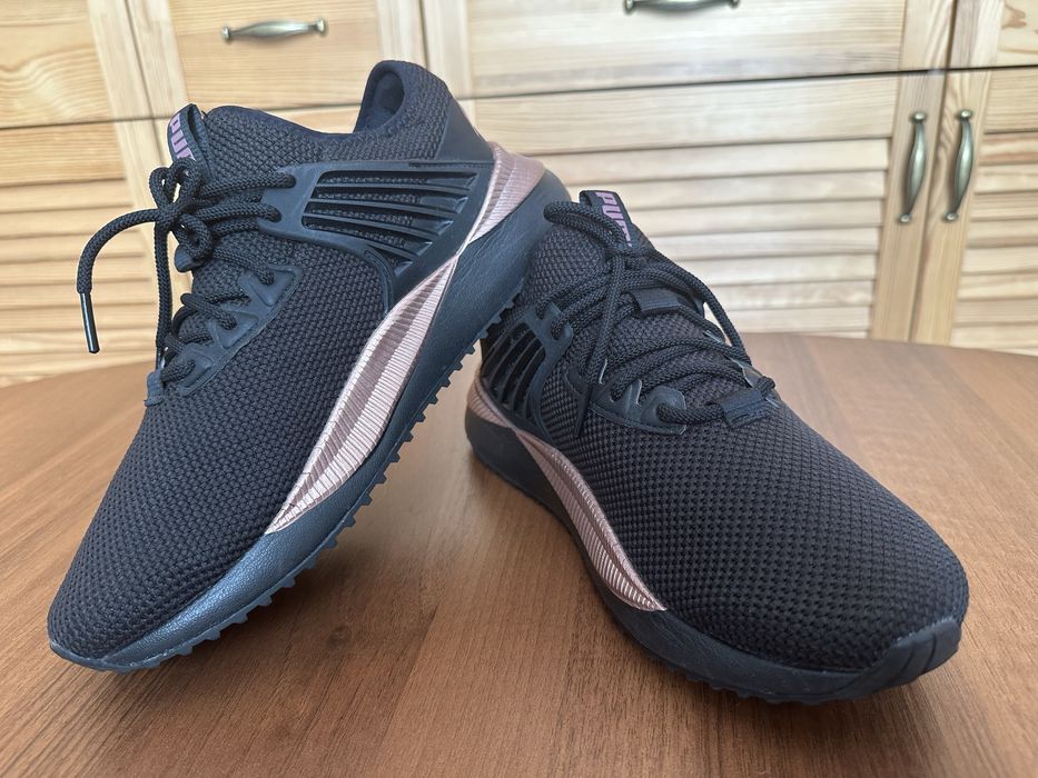 Кросівки жіночі (розмір 40, 40,5)