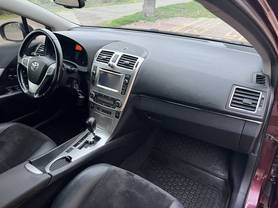 2013 Toyota Avensis 2.0 Гбо4 акпп НЕФАРБОВАН