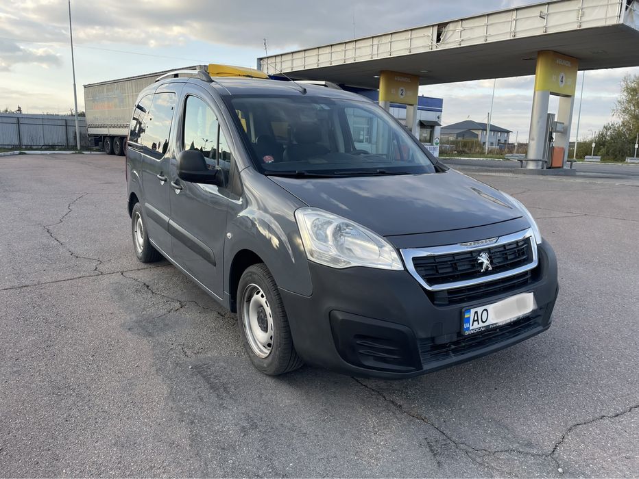 ч Peugeot Partner 2017 року випуску пасажир