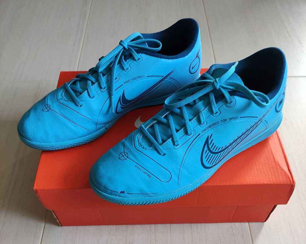 Buty piłkarskie halowe Nike Mercurial Vapor 14 Club IC r. 40,5 25 cm
