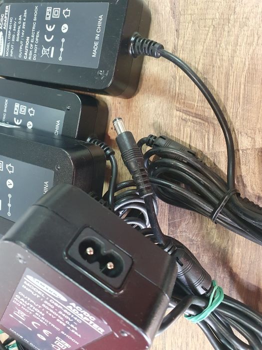 Зарядка зарядное блок питания живлення Samsung 14v/4.29a 60w оригінал