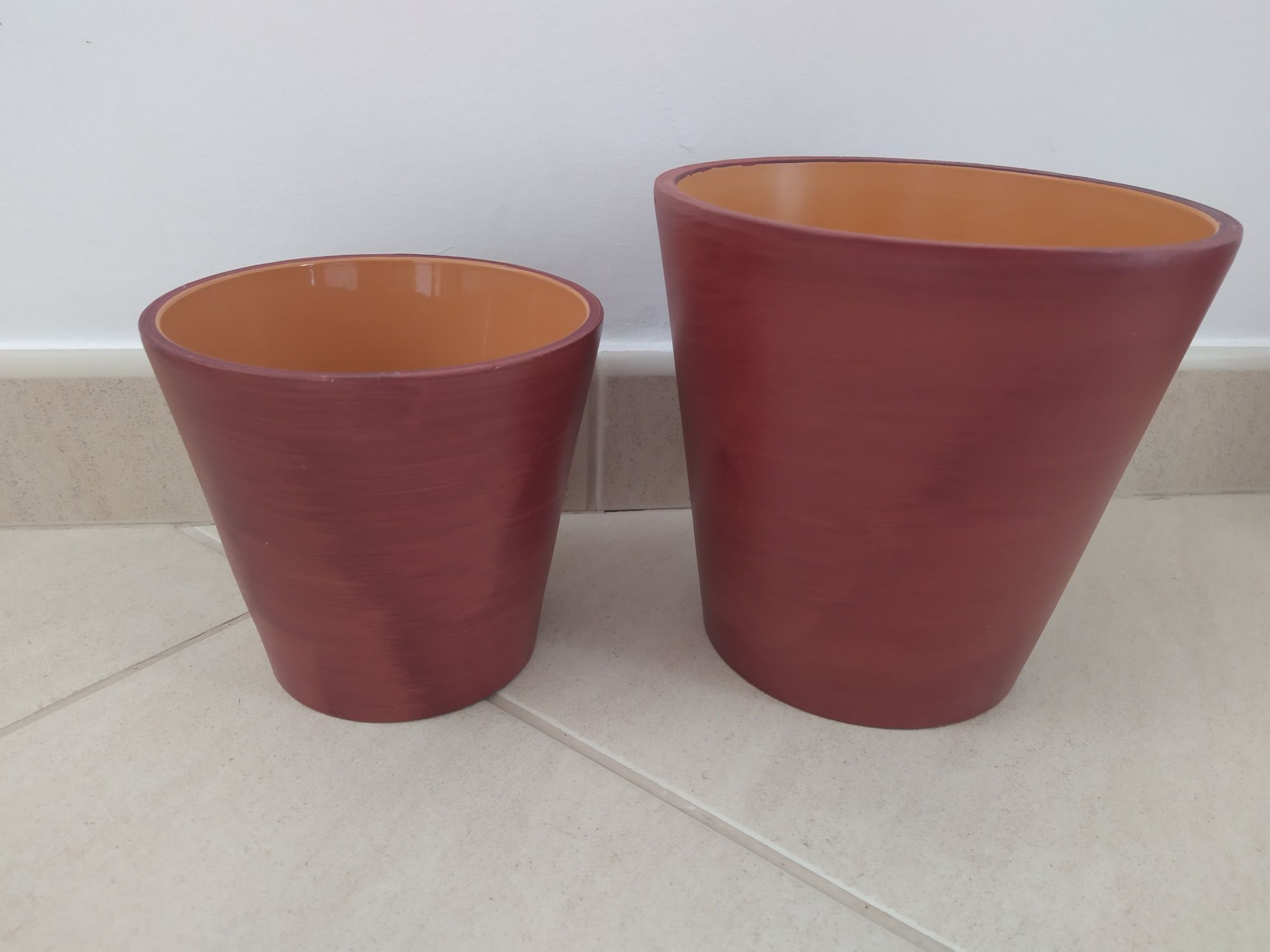6 Vasos de cerâmica bordeaux em bom estado.