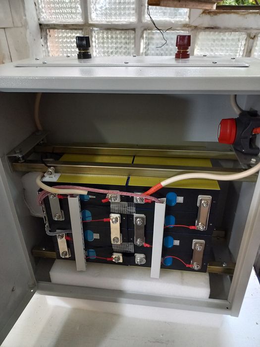 Безперебійне живлення LIFepo4 105AH EVA та гібридний інвертор