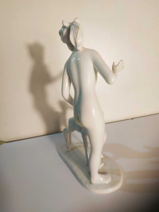 Статуэтка Девушка с олененком. Wallendorf Германия