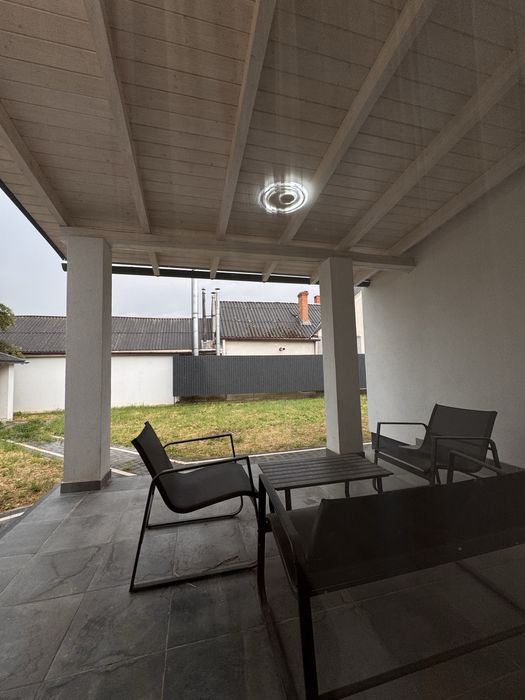 Продається просторий, новий будинок. Поруч р-ку Краснодонців