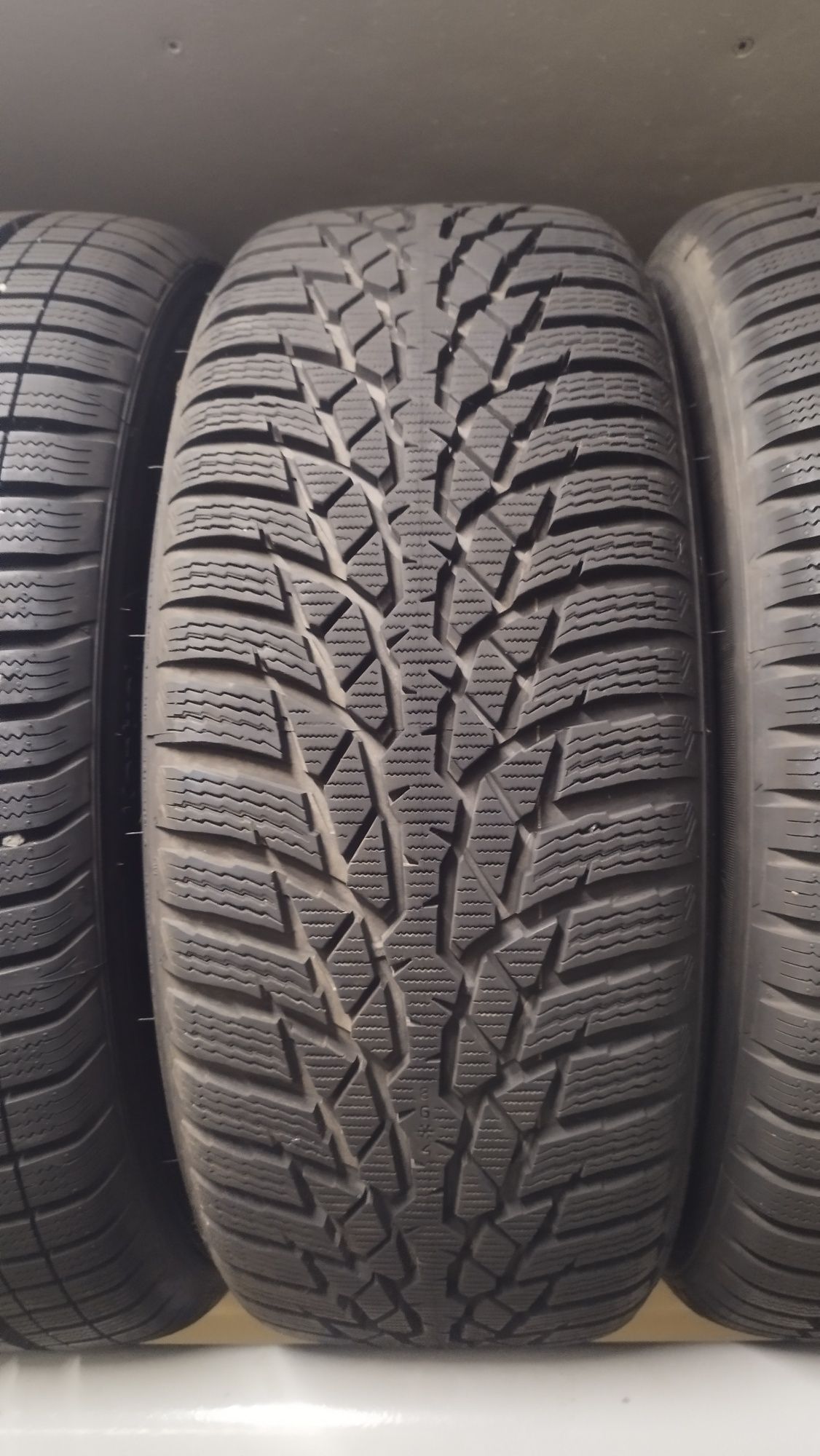 225 55 R17 zimówki 2x Nokian 2x Hankook felgi strukturalne Astra Insig