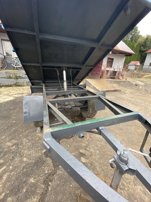 Przyczepa jednoosiowa z kiprem