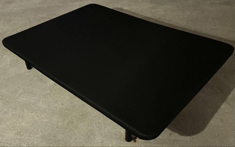 Sommier em madeira forrado com pés