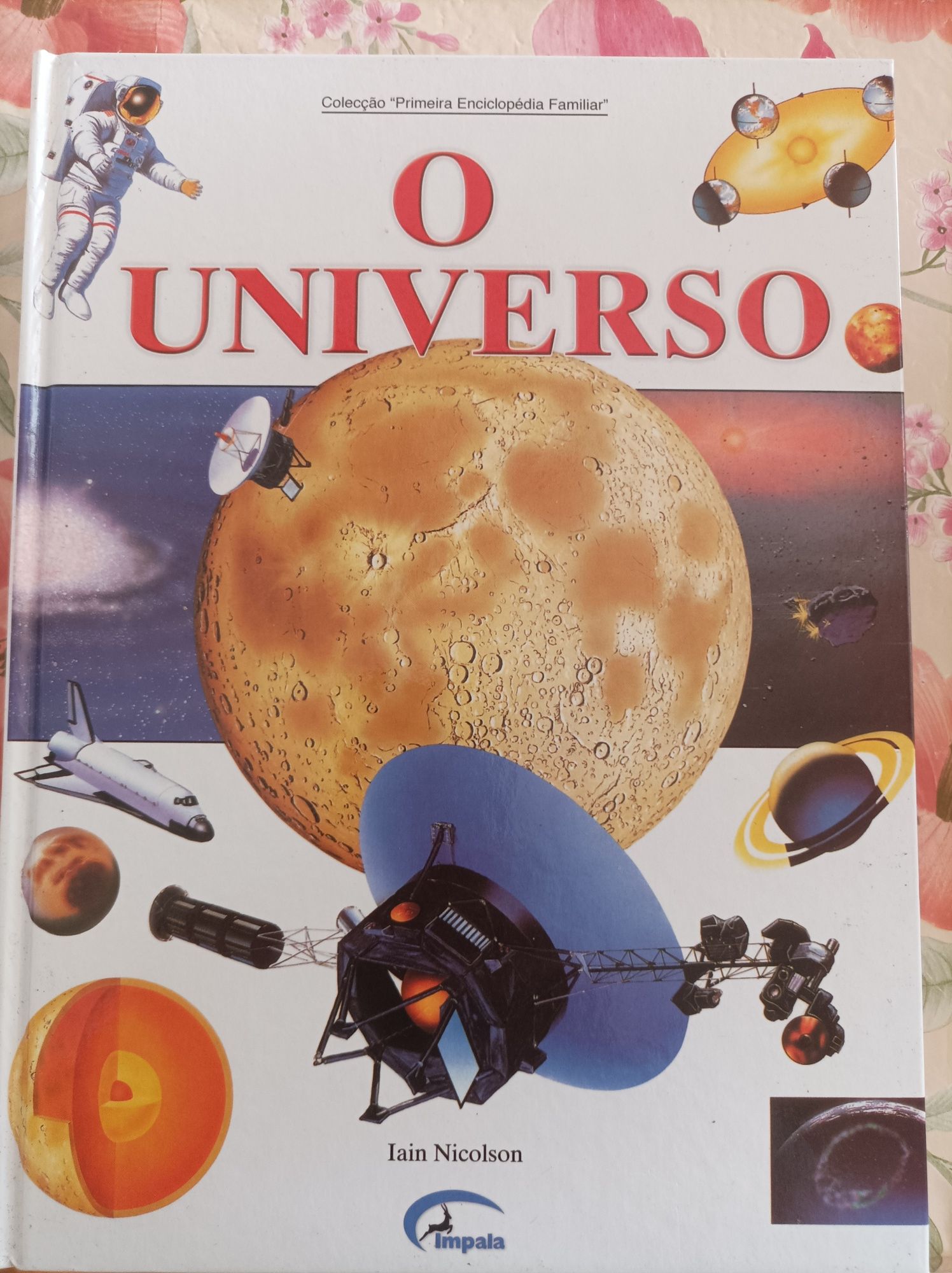 Livros 'Oceanos do Mundo, O Universo...'