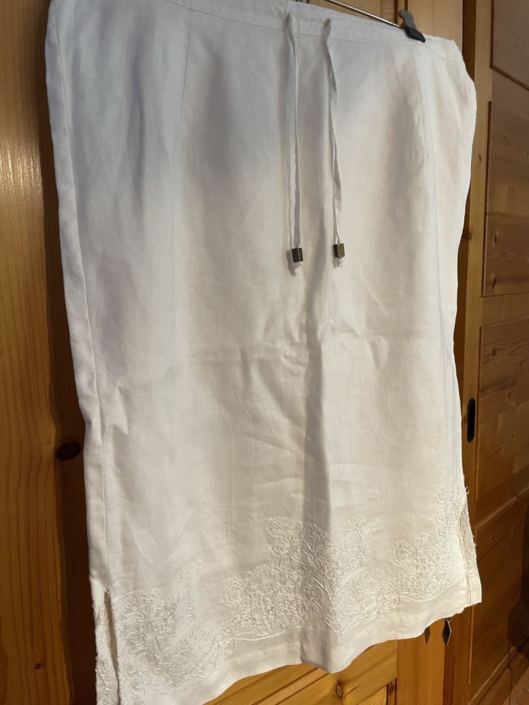 Conjunto de duas saias em linho bordadas tamanho 44/46