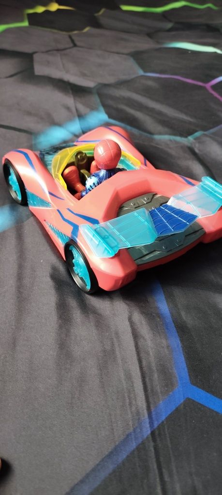 Carro e mota do homem aranha