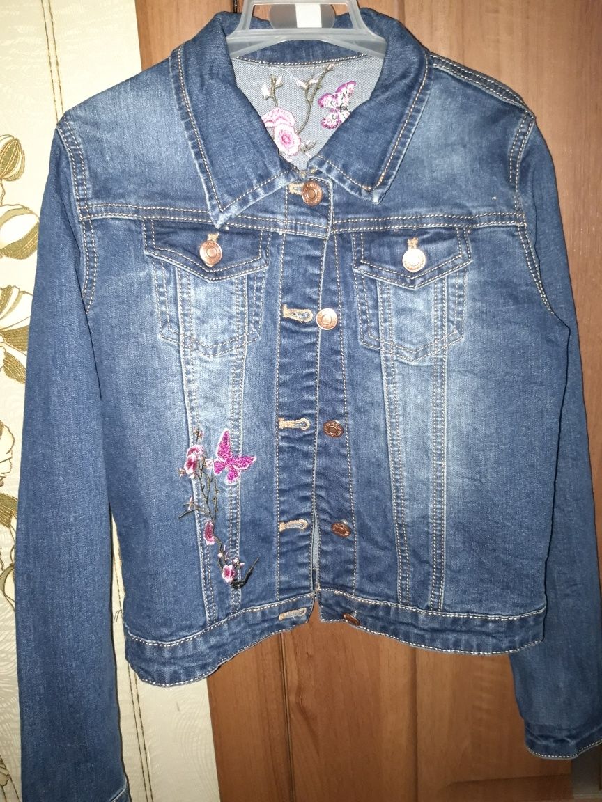 Піджак джинсовий на дівчинку 8-10 років,новий,з вишивкою,300 грн