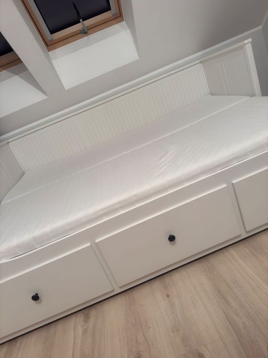 Łóżko Ikea Hemnes z dwoma materacami
