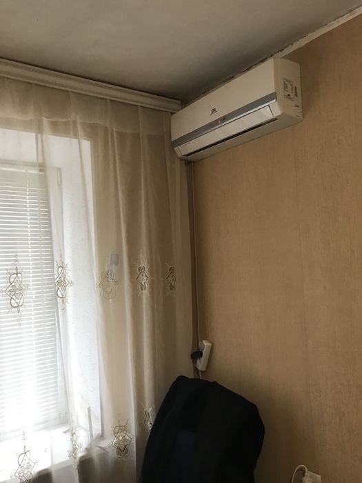 Продаж кімнати на Молодіжній