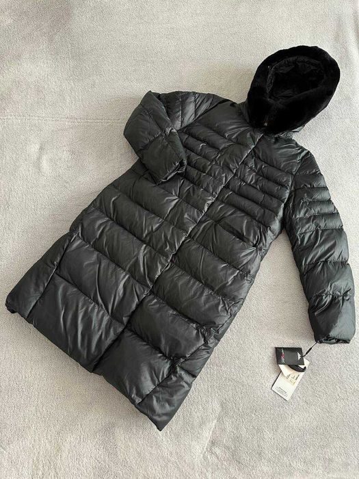 Жіночий довгий пуховик із  натуральним хутром