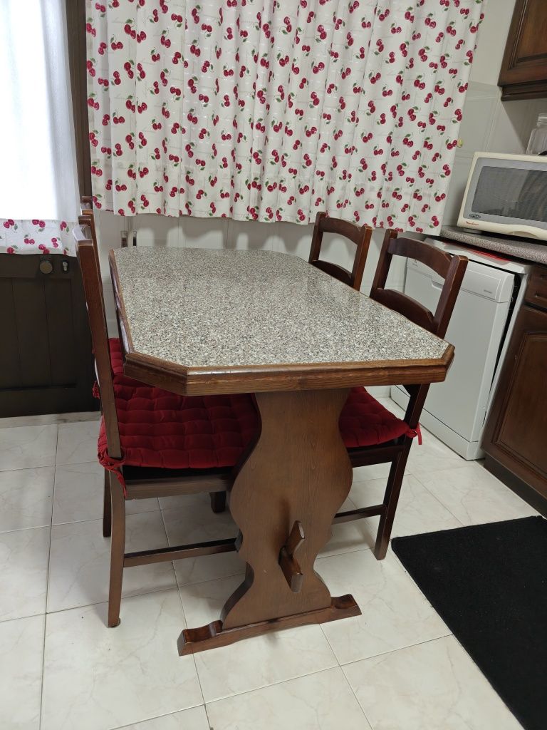 Mesa + 4 cadeiras