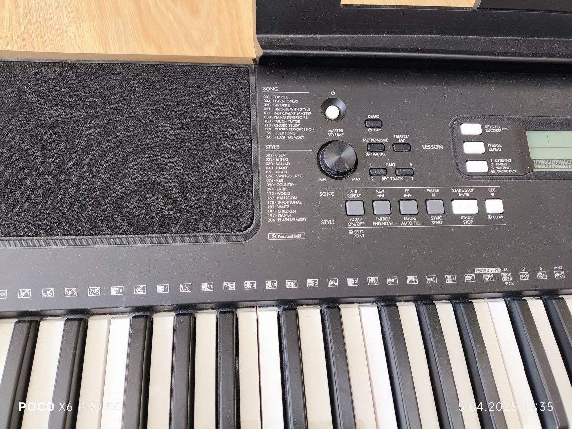 Keyboard Yamaha PSR E-373