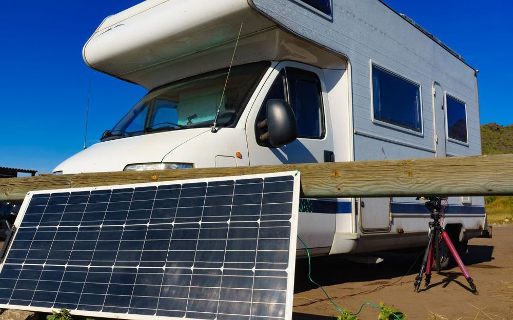 Zestaw fotowoltaiczny 12v przyczepa kempingowa działka kamper garaż