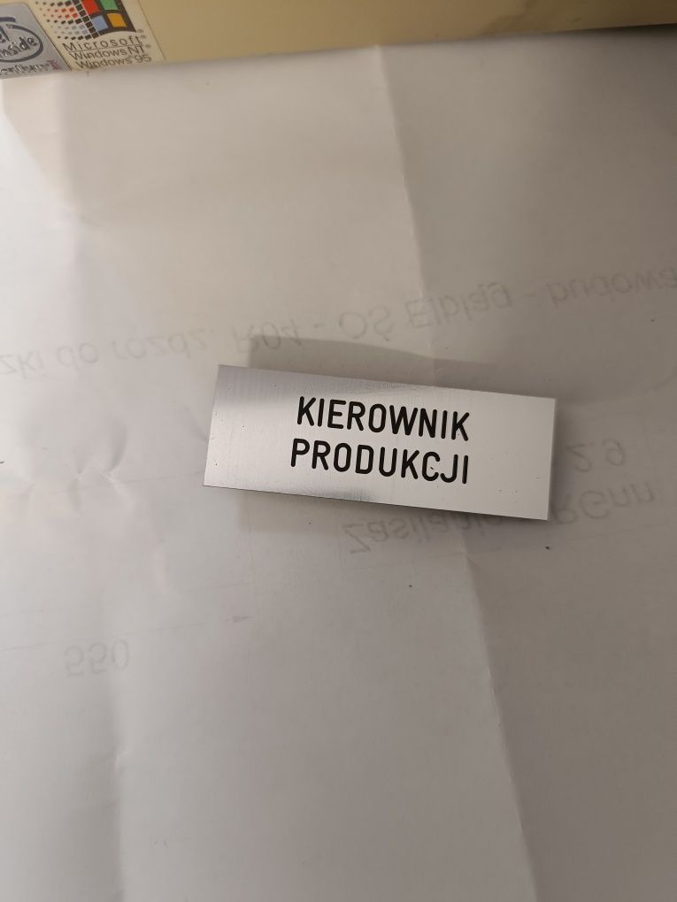 Identyfikatory z magnesem neodymowym