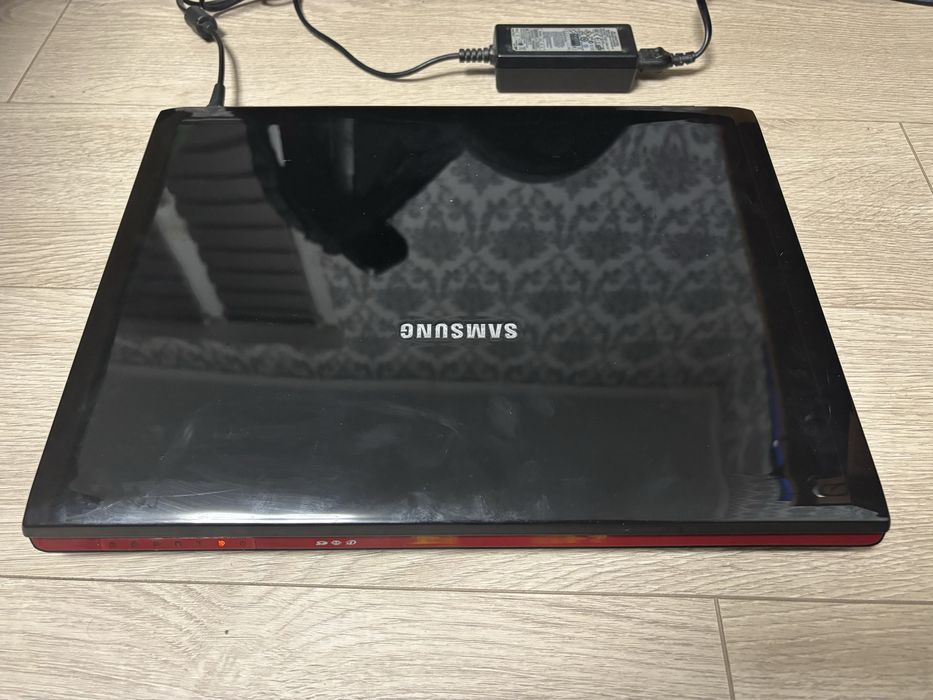 Бюджетний ноутбук samsung r560