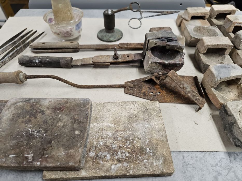 Narzędzia jubilerskie. Tygle z rączkami do topienia