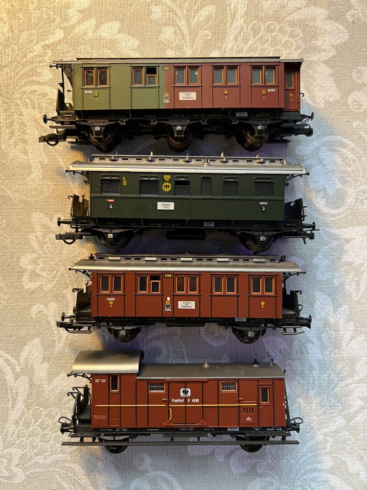 Roco HO - сет з 4 вагонів  4208 / 4209 / 4210 / 4211 der K.P.E.V. / DR