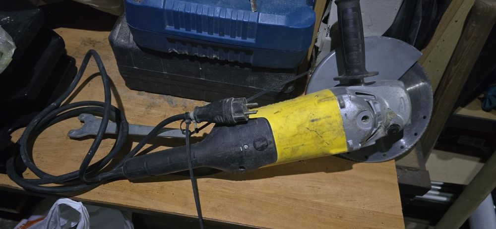 Кутова шліфмашинка КШМ Болгарка STANLEY  230 мм