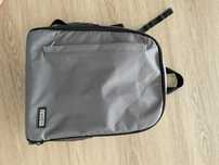 Mochila cinzenta