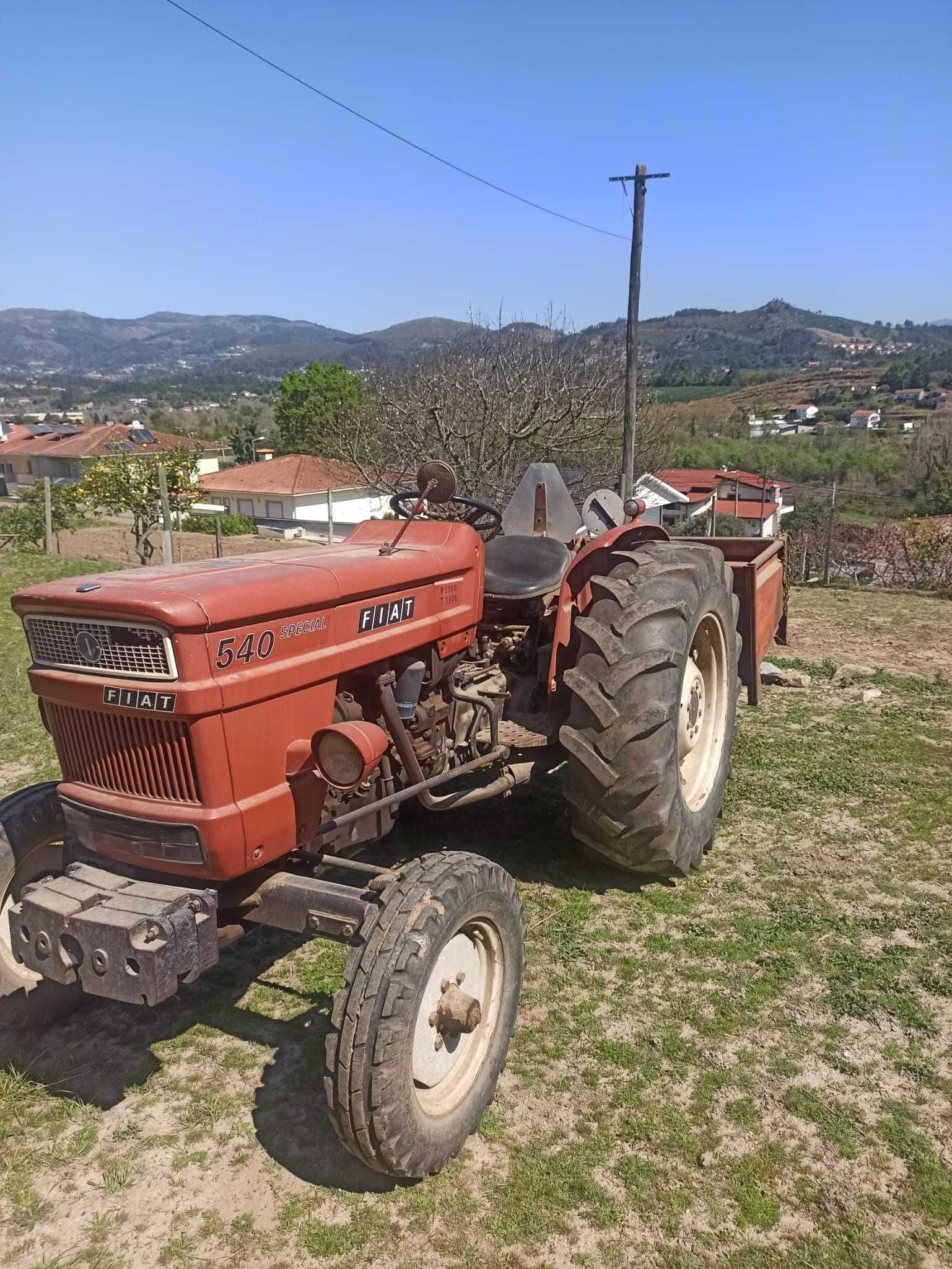 Trator Fiat 540 Special c/ reboque, caixa e guincho