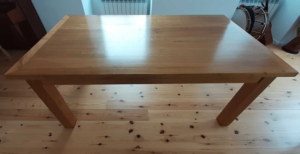 Mesa de jantar em castanheiro