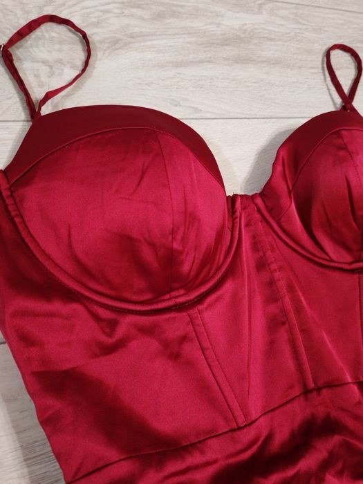 Стильне атласне плаття