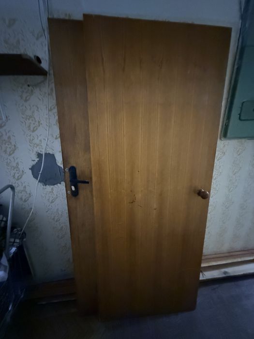 Продам вхідні двері деревʼяні 2000 грн за 2 шт