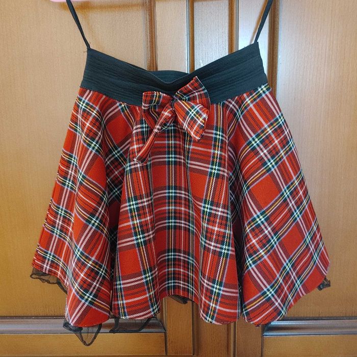 czerwona spódniczka w kratkę