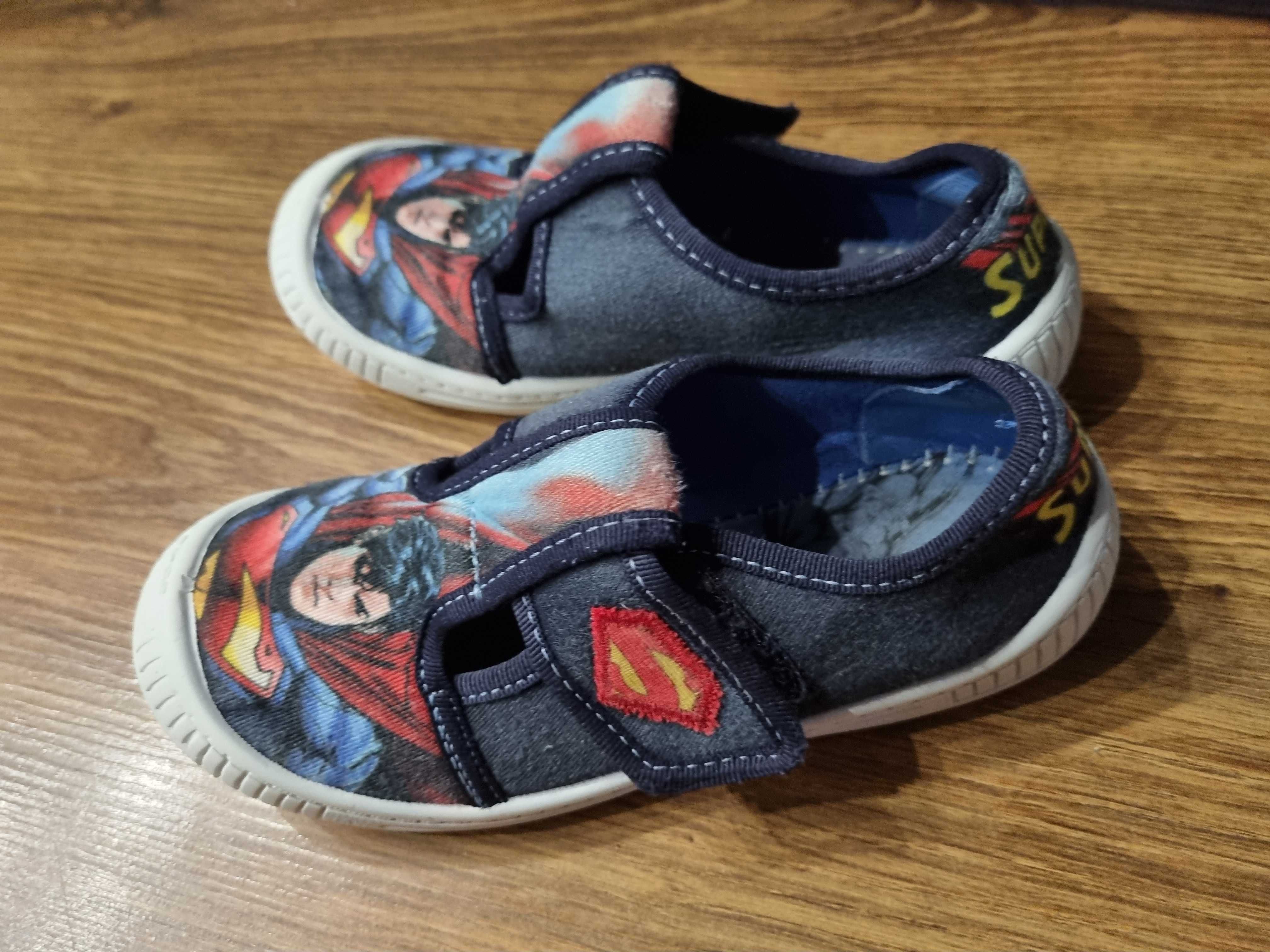 Kapcie do przedszkola r. 28 buty superman dł.wkładki 17.9cm