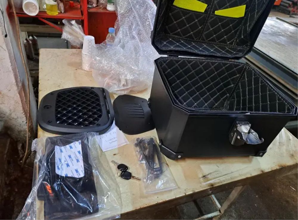 Top Case Universal 45L Novos - cor Preto