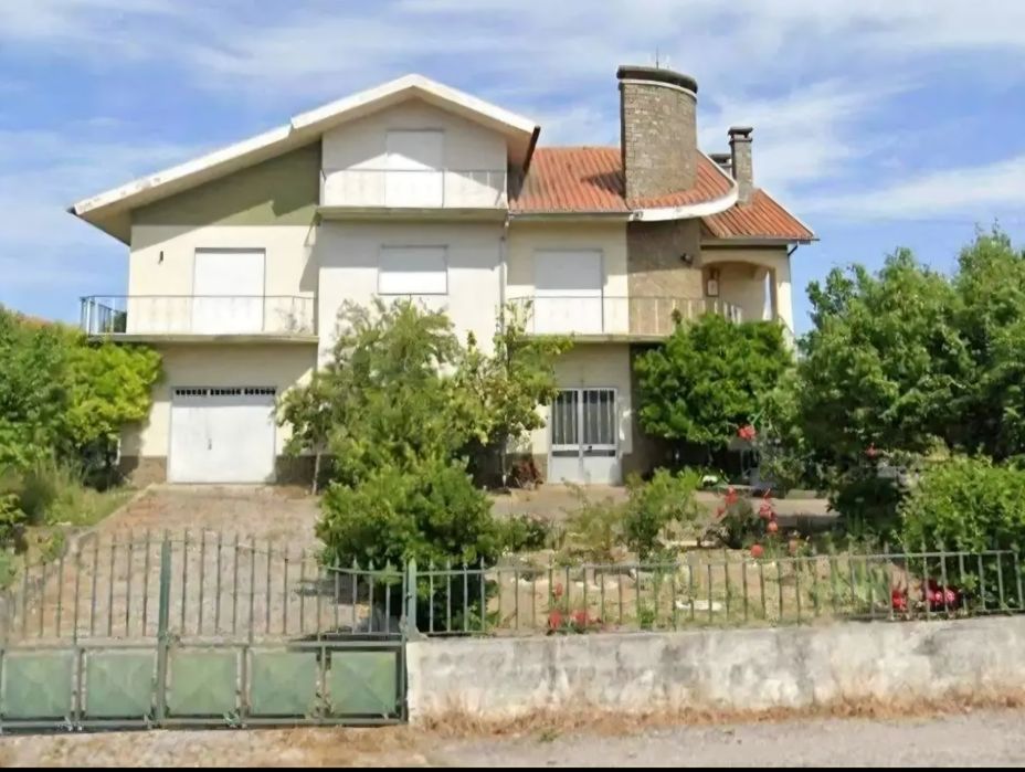 Moradia V3 com terreno e vista para a Serra do Açor – Senhor das Almas