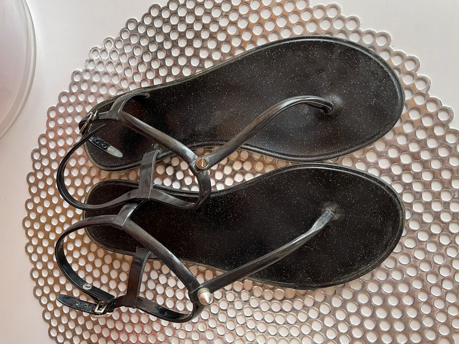 Сандалі жіночі