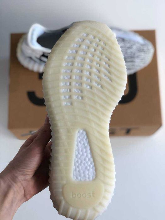 Женские кроссовки Adidas Yeezy Boost 350 v2 White Zebra. 36-40