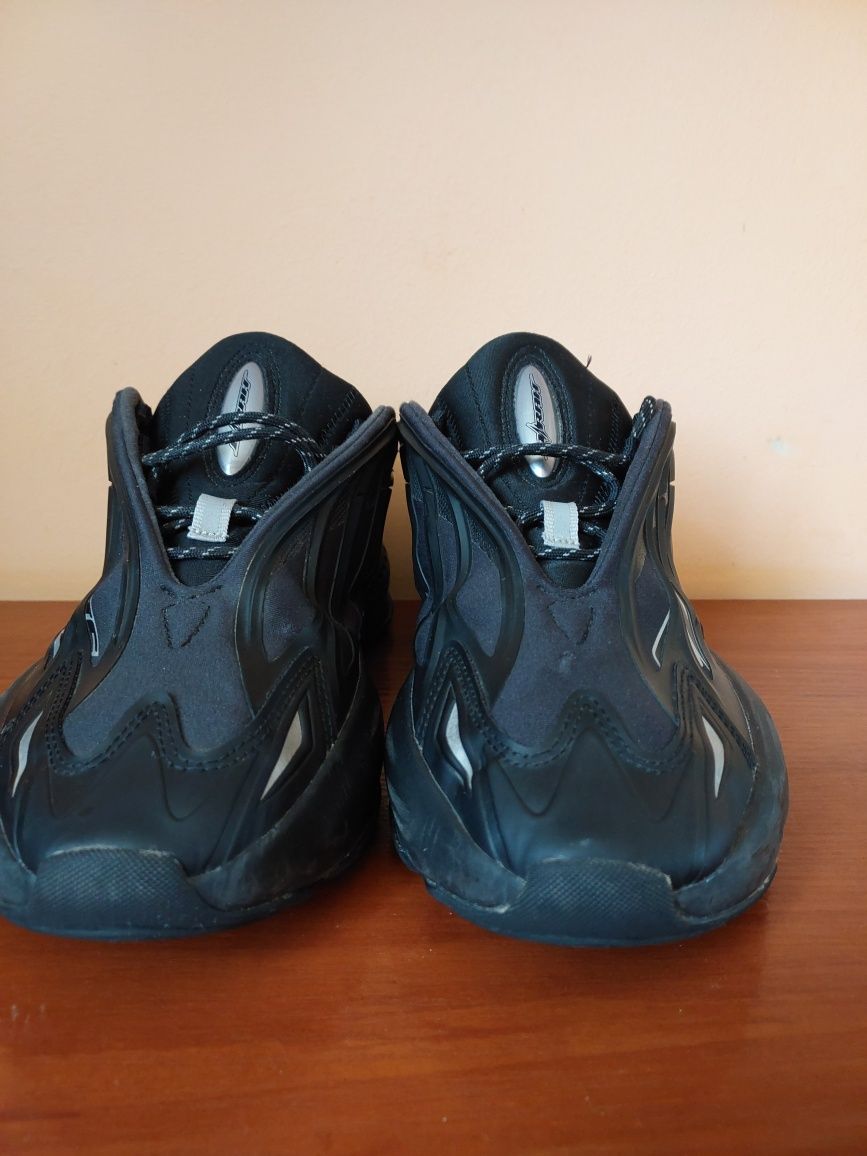Оригінальні кросівки adidas Ozrah 41 розмір