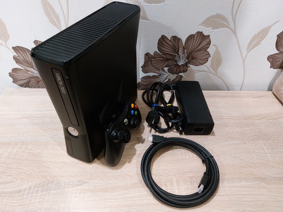 Xbox 360 slim 250 gb freeboot