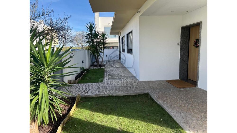 Moradia Isolada T4 em Santo António da Charneca