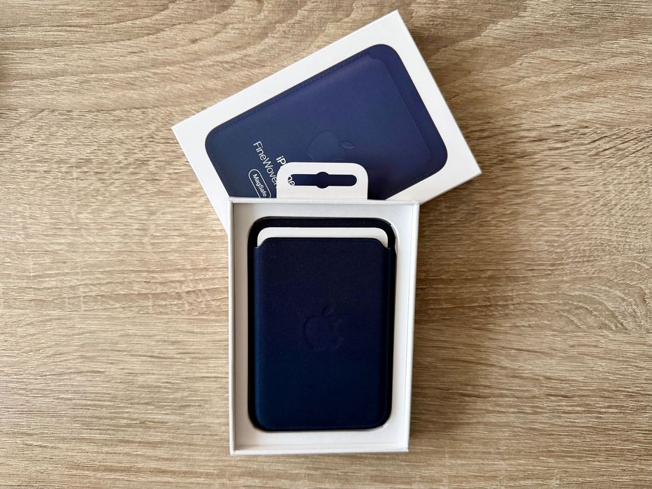 Oryginalny portfel FineWoven MagSafe do iPhone – granatowy, nowy