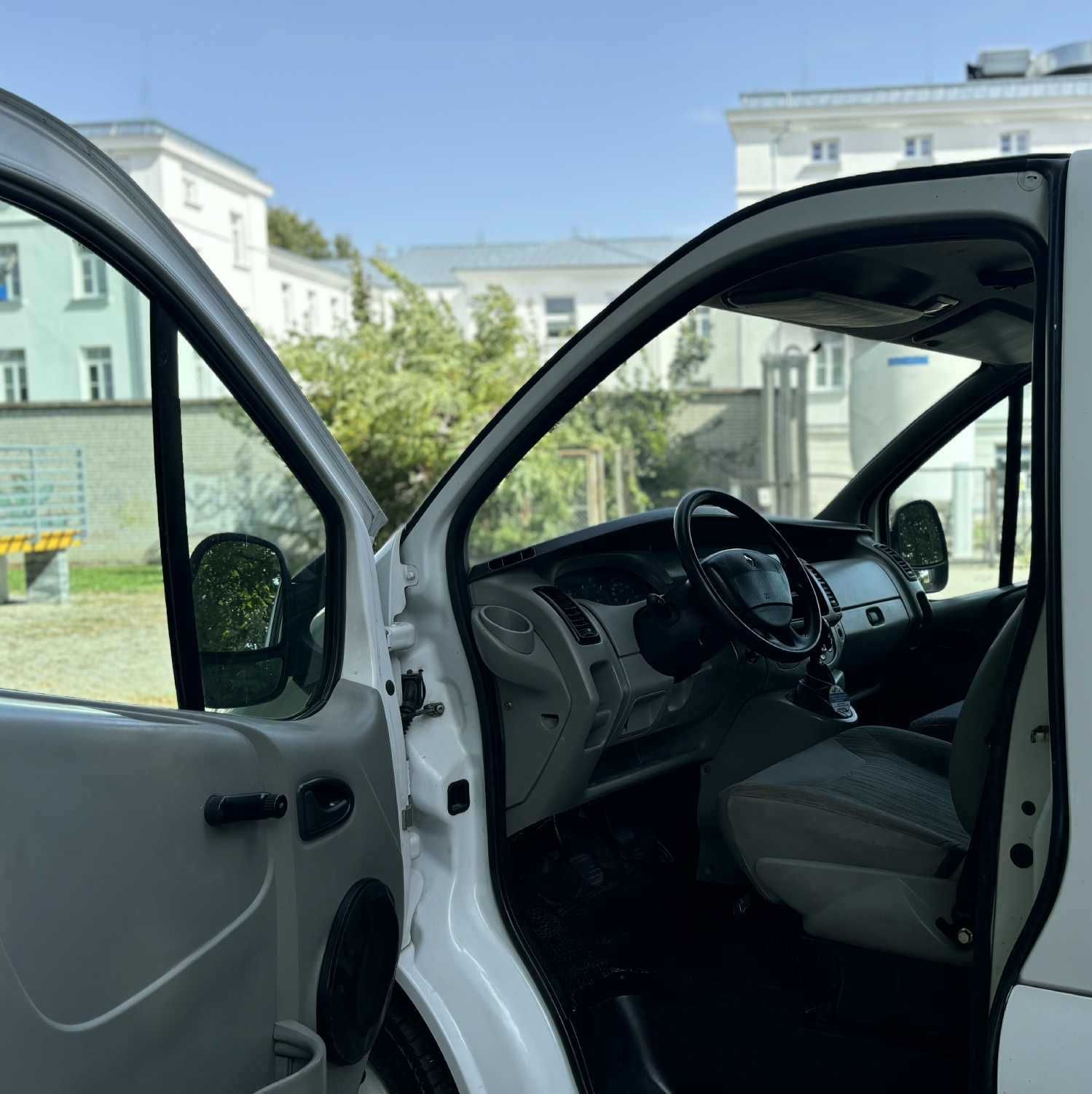 Renault Trafic 1.9 DTi 3 osobowy 2,5m Paki Długie Opłaty (Vivaro)