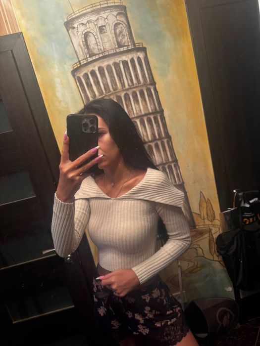 Кофтинка Bershka на підлітка !